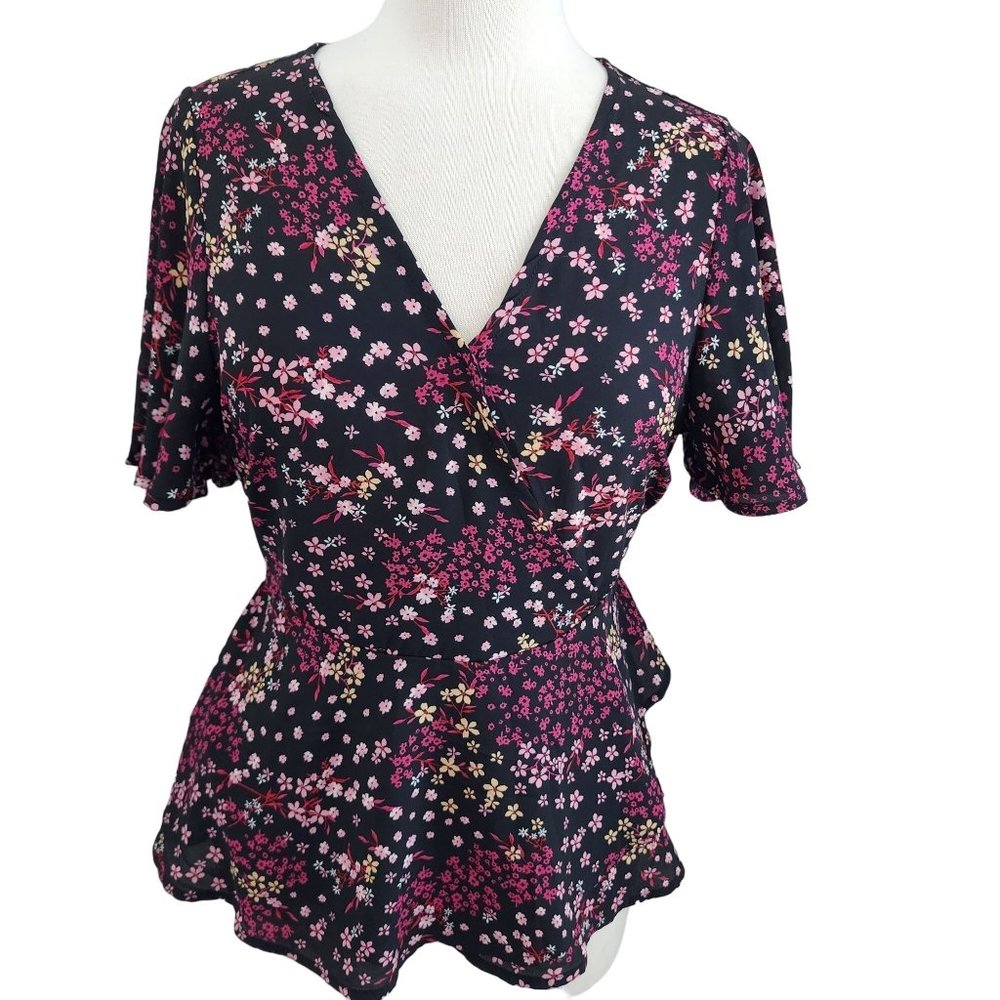 Bobeau short sleeve floral wrap top blouse size M